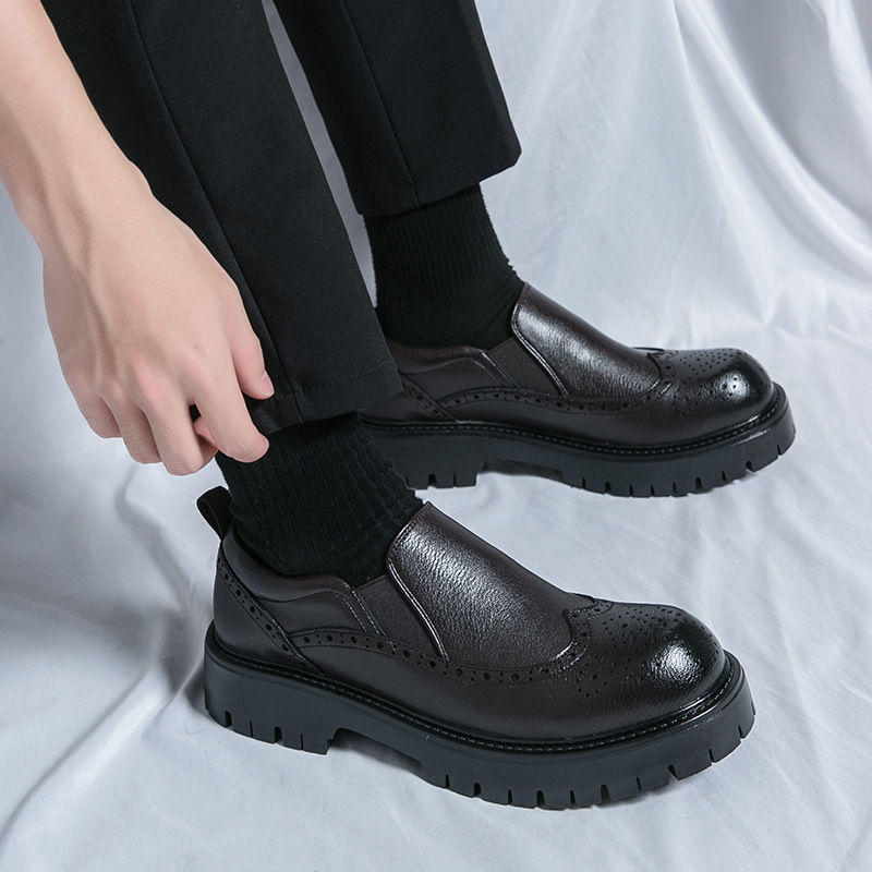 2025 modelos de primavera y otoño Bullock zapatos de cuero casuales artesanales tallados moda para hombres ropa formal de negocios zapatos de trabajo