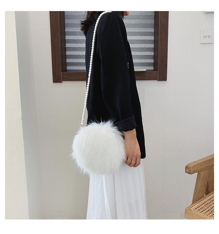 Women's Small Autumn&winter Plush Solid Color Basic Round Zipper Shoulder Bag Circle Bag display picture 1