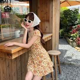 法式甜美碎花V领修身气质连衣裙女夏季2026新款时尚收腰显瘦短裙