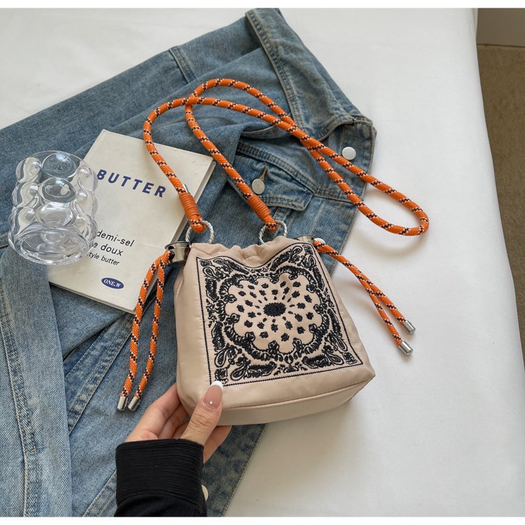 Diseño innovador para crear un estilo de bolso femenino único