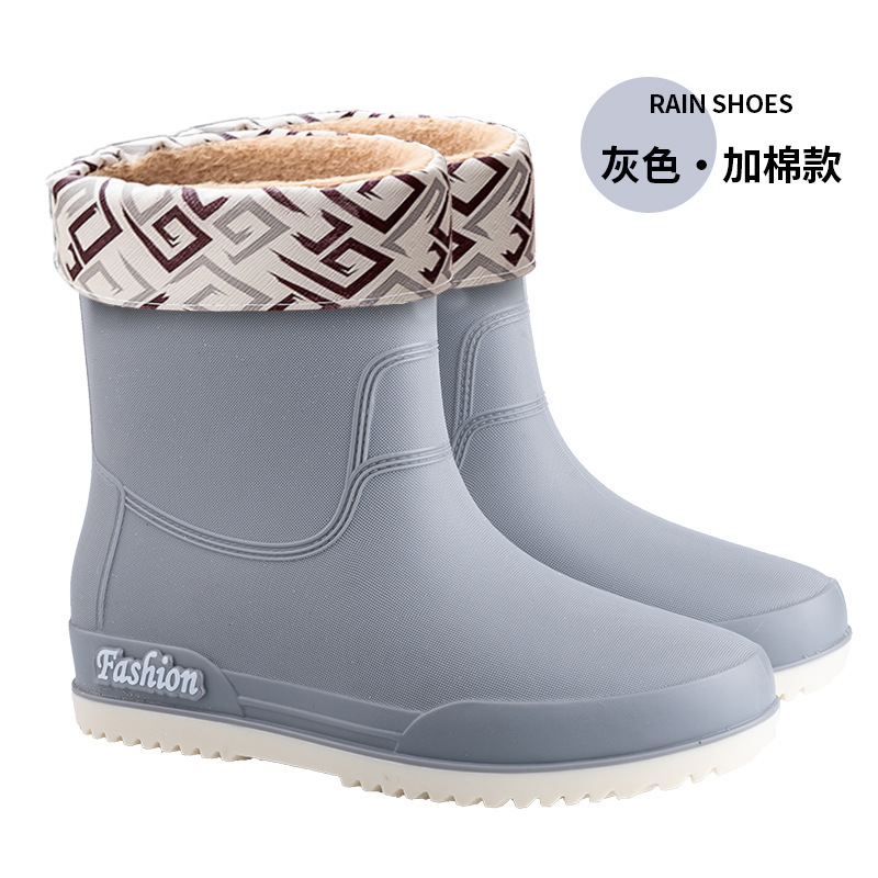 雨靴の女性のファッションの中で筒の雨靴の女性の日本式の軽い水靴の女性の外は防水滑り止めのゴム靴の成人の水靴を着ます。|undefined