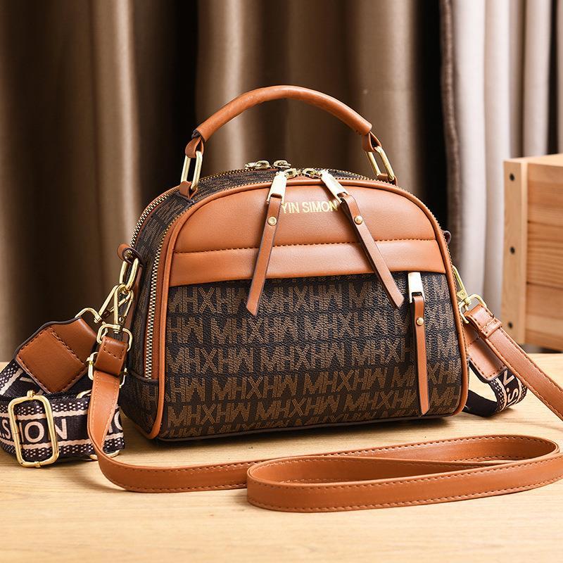 Capacious retro shoulder bag