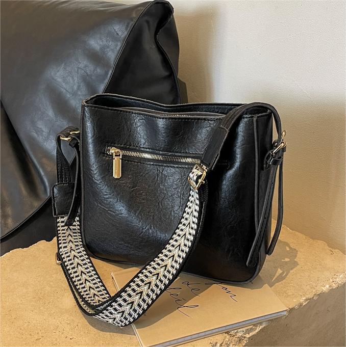 Bolsa de moda de alta calidad para mujeres 2023 nuevo invierno retro versátil cubo bolsa estilo coreano nicho bolso de hombro