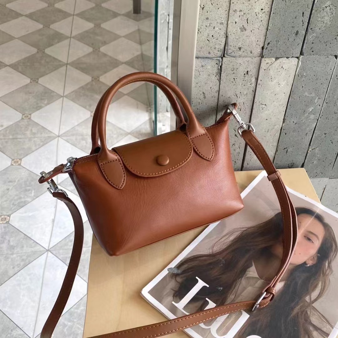 Bolsos femeninos 2024 nuevos bolsos femeninos de cuero de alta costura de moda 100 bolsos correccionales para viajeros de nicho bolsos portátiles