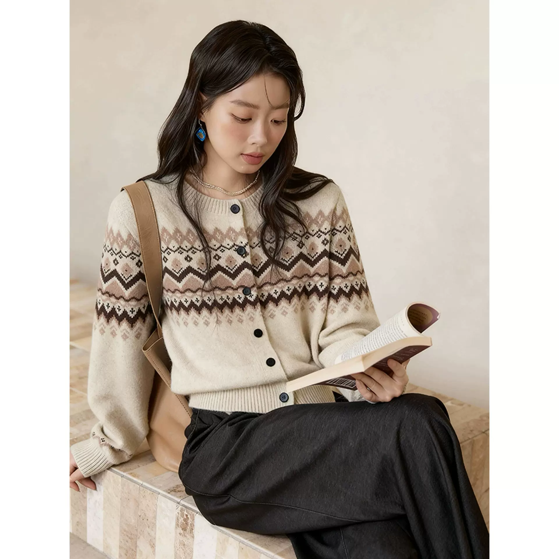 四媛复古费尔岛提花绵羊毛针织衫25冬季新款撞色落肩宽松毛衣9430