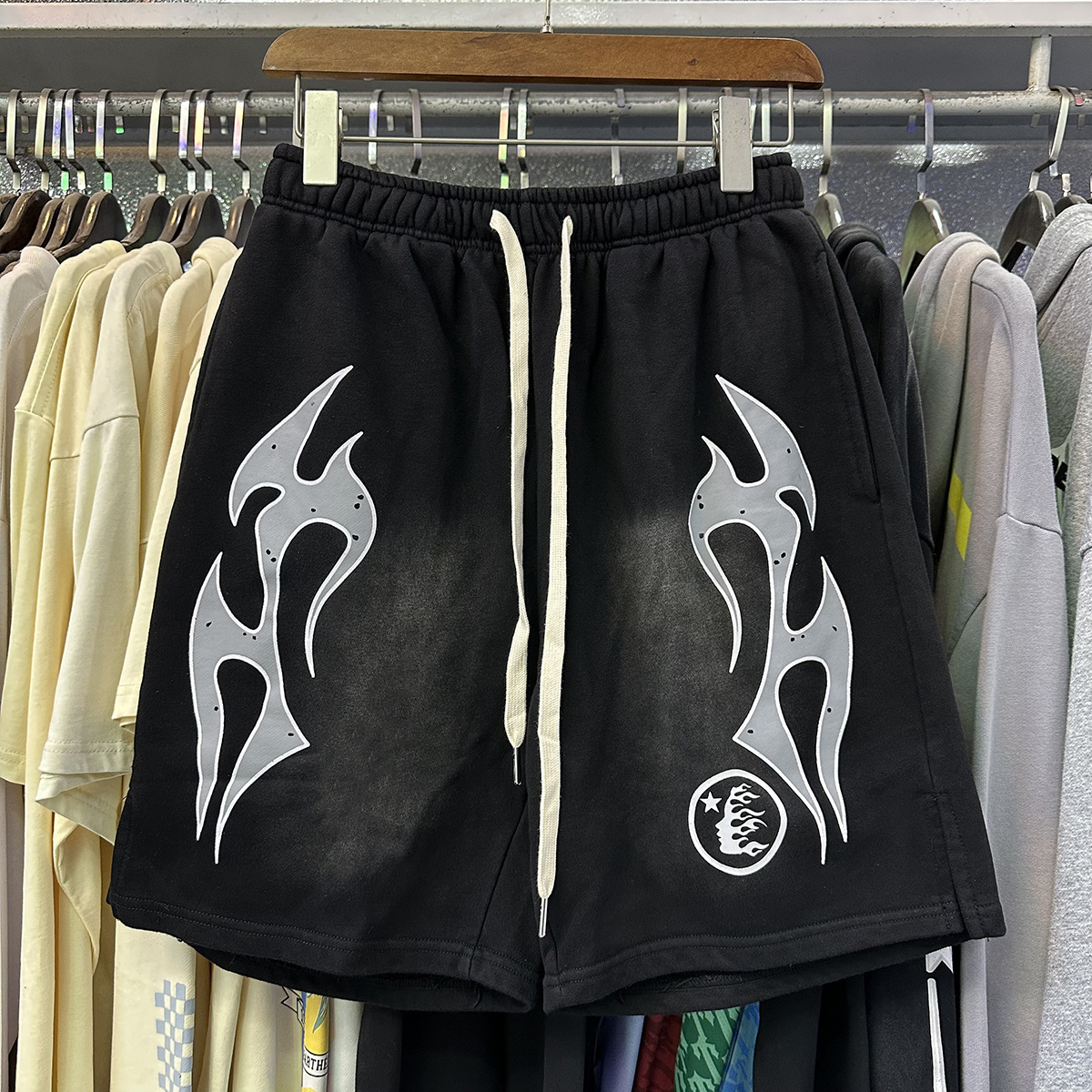 Hell Star lavando y desgastando pantalones cortos casuales 2024 verano nuevo estilo marca de moda europea y americana hip-hop pantalones de cinco puntos hombres y mujeres