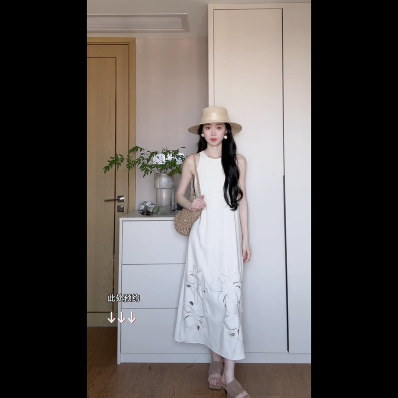 法式复古时尚极简风无袖连衣裙女度假风镂空剪花长裙潮|undefined