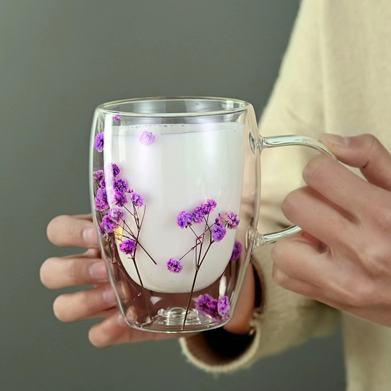 Caneca de vidro parede dupla resistente ao calor com flores secas_voghion.com