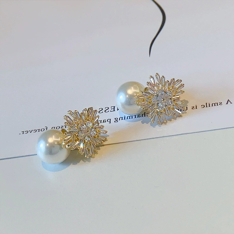 Eleganti orecchini di perle con strass a forma di fiocco di neve, dal temperamento super scintillante, orecchini di lusso leggeri, da donna_voghion.com