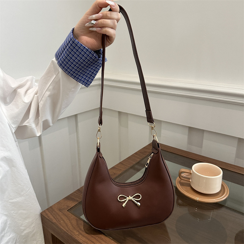 Sensación de la axila bolso pequeño mujer 2025 primavera nueva moda todo-fósforo bolso de hombro diseño de nicho bolso de palo francés mujer