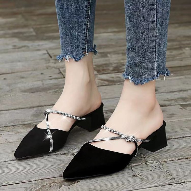 Tacones bajos con cabeza y media zapatillas para mujeres 2024 primavera y verano nueva moda diamante punta versátil con tacones gruesos para usar sandalias mueller