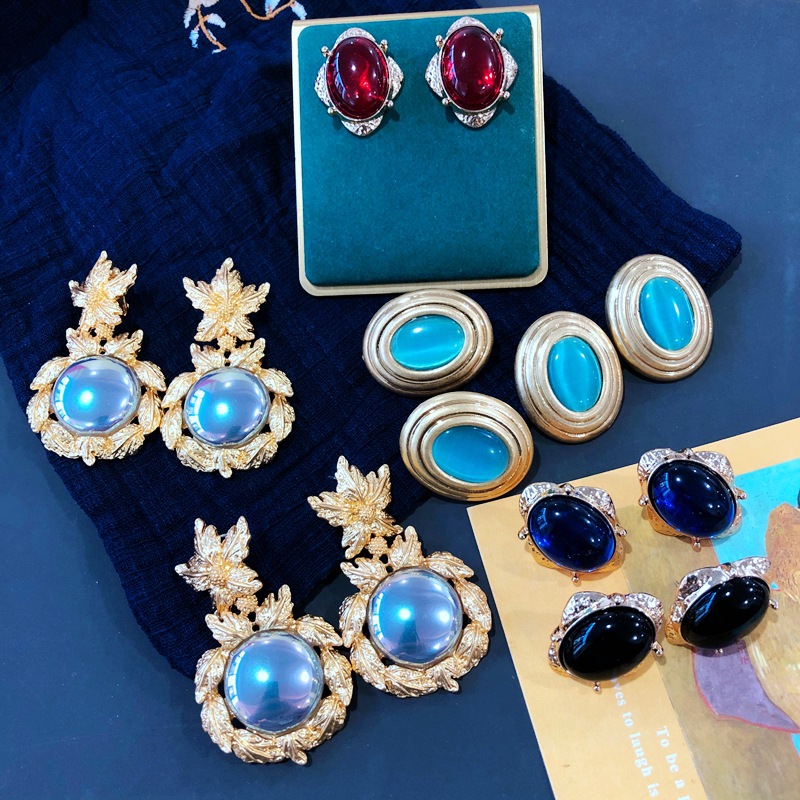 26g Weight No Inlaid Inlay Material Earrings, Ear Studs Classification Wedding, Travel Occasion Printing Pattern Women'S Gender Plating Design Fashion Style Grey, Red, Blue, Silver, Black Color Modern Re-engraved Medieval Silver Needle Stud Earrings Colored Gemstones Gray Color Shell Earrings 无