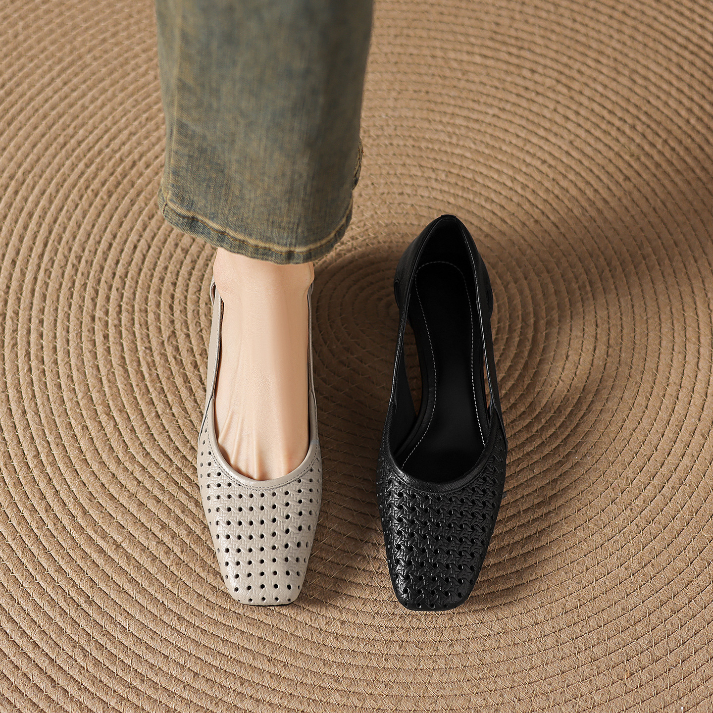 Giày sandal nữ mũi vuông gót thấp 3,5 cm da cừu đục lỗ hở mũi — đen