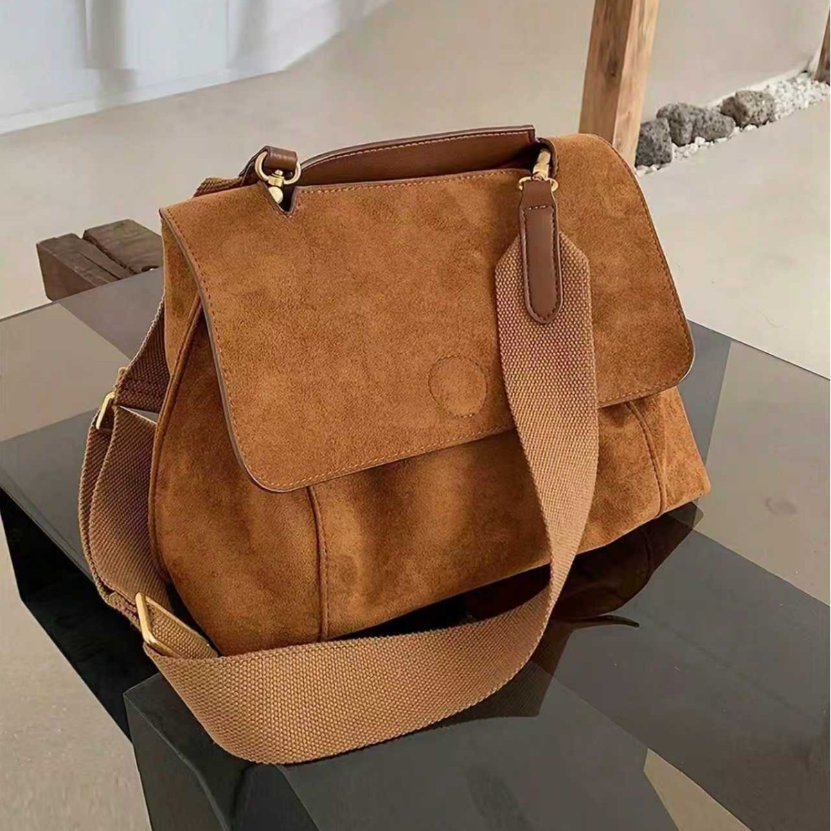 Suede Women's Bag, Stylish and Simple, 2025 New Retro Solid Color Fashion Large-Capacity Single Shoulder Crossbody Commuter Small Square Bag