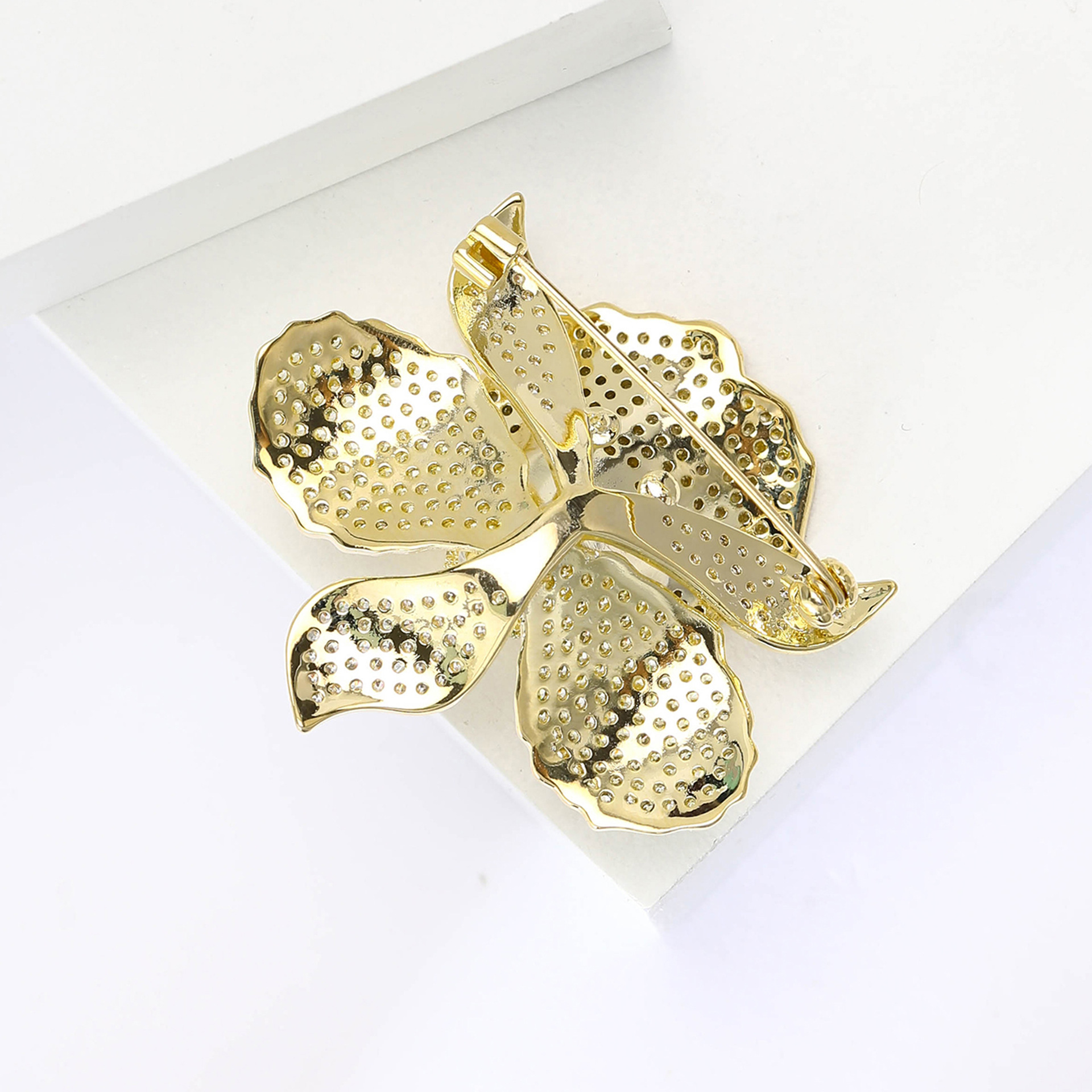 Elegant Luxurious Pin Flower Copper Inlay Zircon Women's Brooches display picture 8