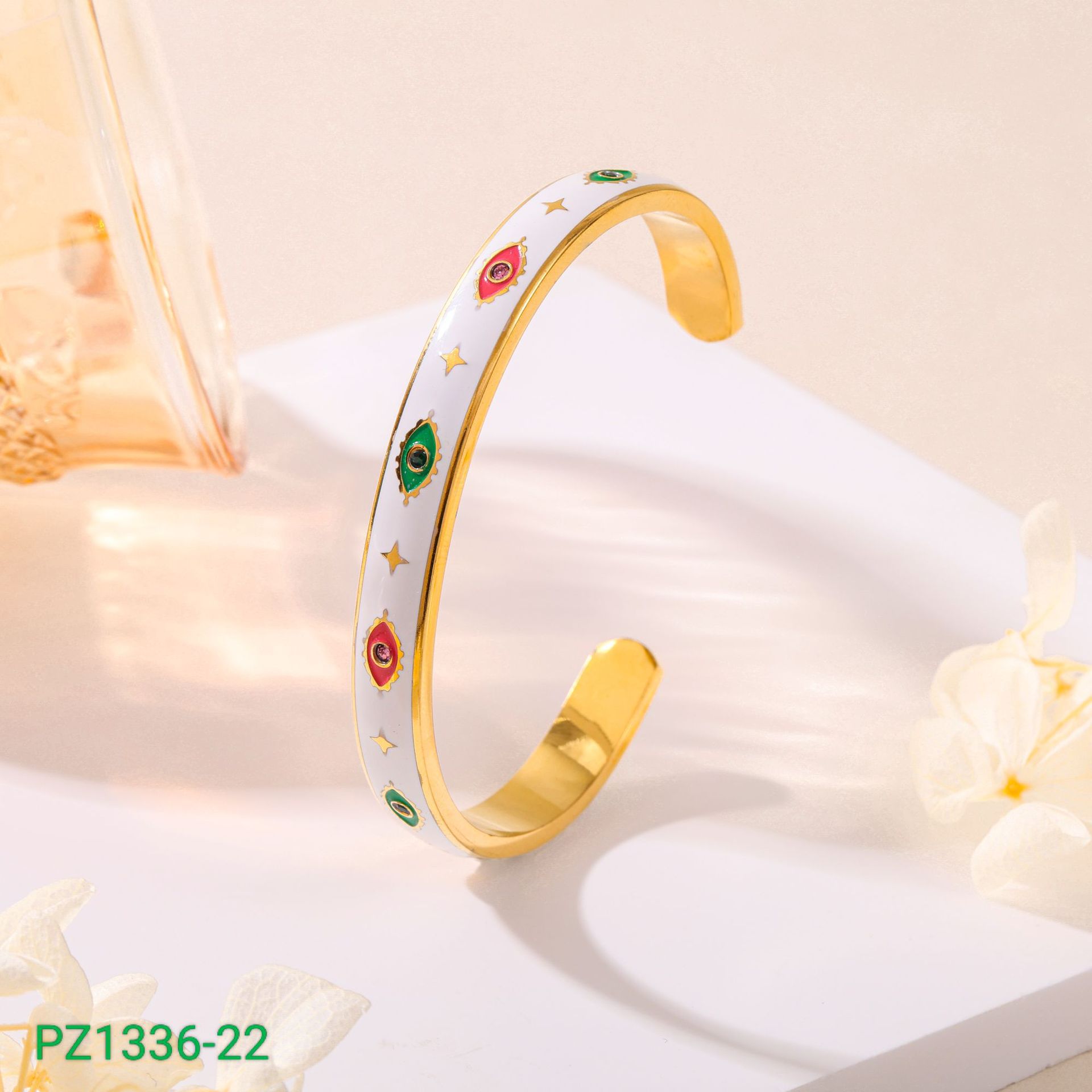 Pulseras de acero de titanio retro mujeres de moda transfronteriza europea y americana abierta electroalimentada diamantes de diamantes de diablo ojos brazalete de acero inoxidable joyas