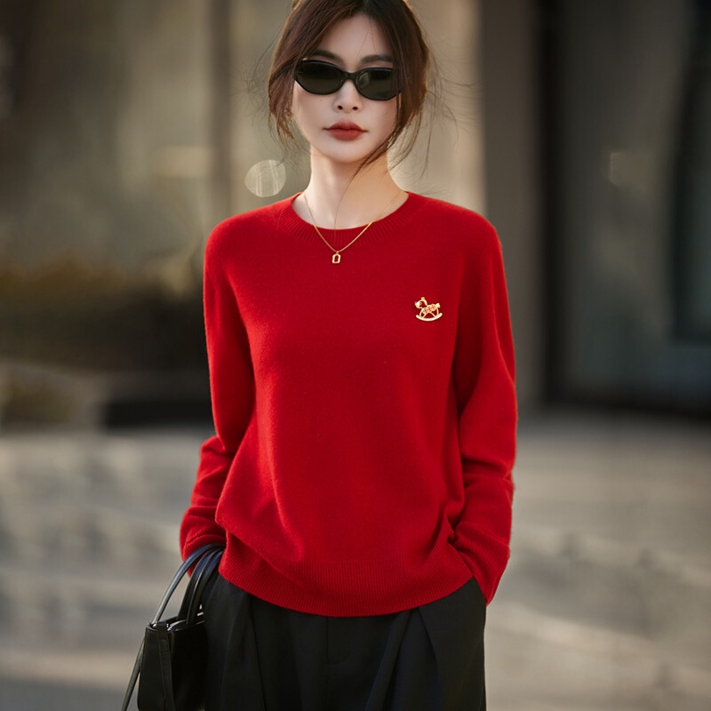 Soft and Fashionable Fine Wool Base Shirt for Women, Long-Sleeved, Exquisite, Loose and Warm Embroidered Zodiac Horse Inner Top