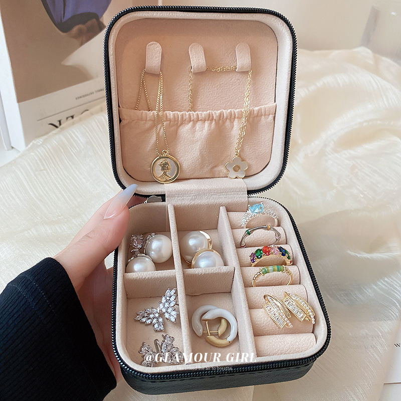 Caja de joyería portátil pequeño anillo exquisito pendientes caja de almacenamiento europeo de gama alta de lujo bolsa de joyería de viaje