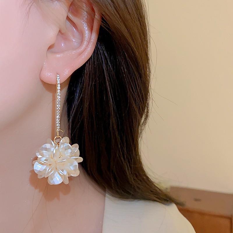 Pendientes de perlas con borla de flores de alta calidad con aguja de plata Pendientes de todo fósforo de moda francesa de nuevo estilo Pendientes de alta calidad de lujo ligero