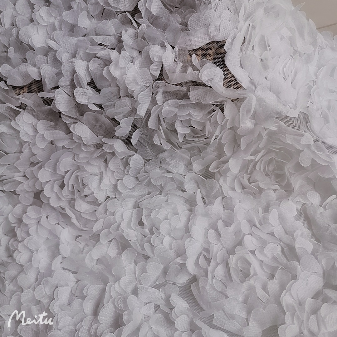 新款~现货供应45眼网纱底布雪纺密玫瑰花满幅立体钩花 裙装等面料