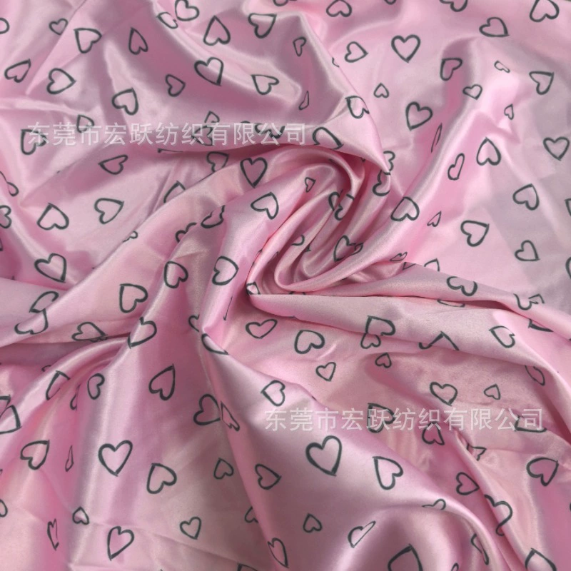 В наличии матовый imitation silk stretch satin сатиновая ткань с принтом сердечко, упаковка обуви из ткани