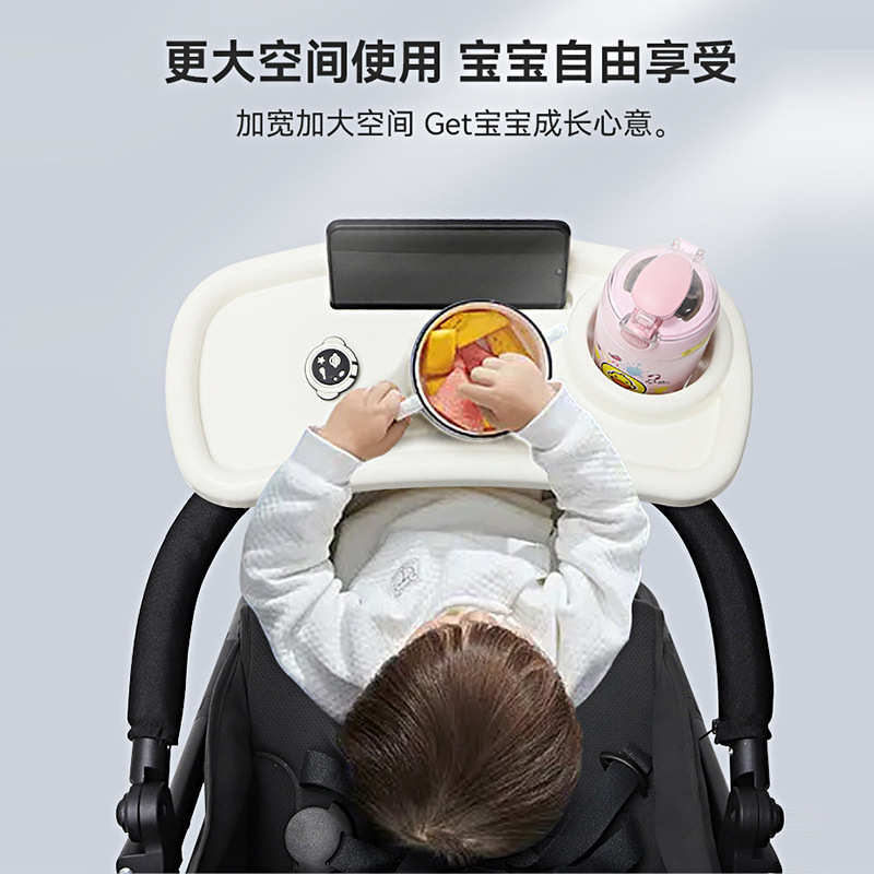 ベビーカーの食事皿を散歩します。