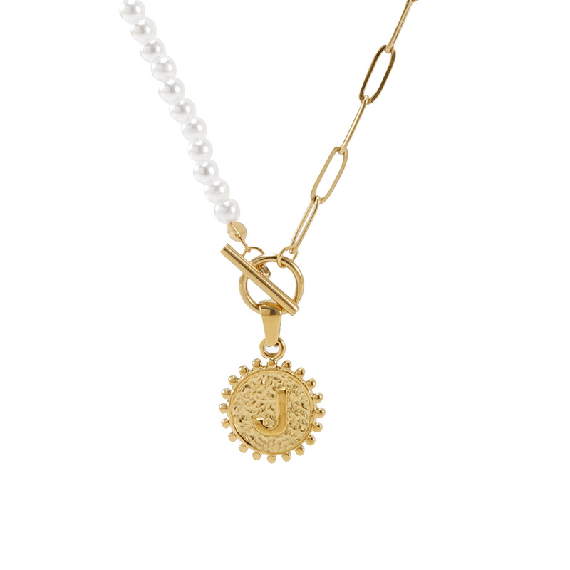 Gepersonaliseerde titanium ketting met letterhanger en parel_voghion.com