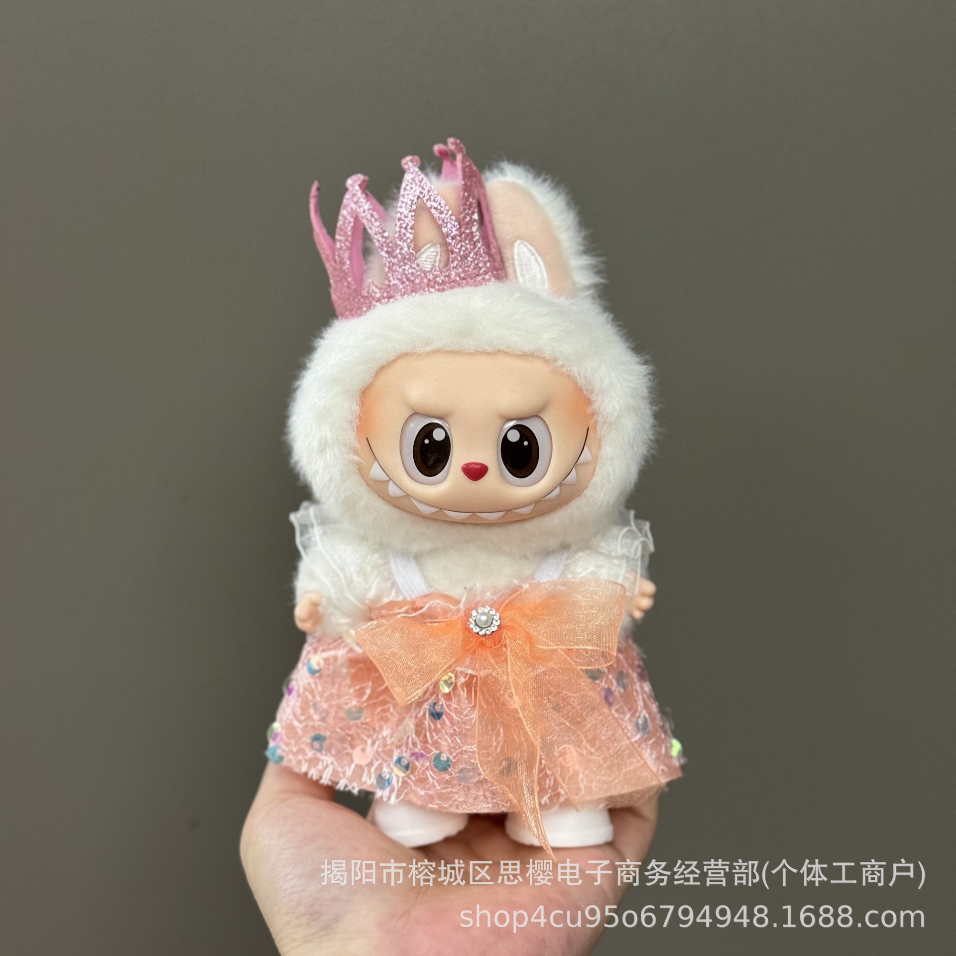 Solo la ropa es adecuada para la ropa de bebé Rabubu de 123 generaciones Labubu ropa colgante de 17cm muñeca traje de felpa falda