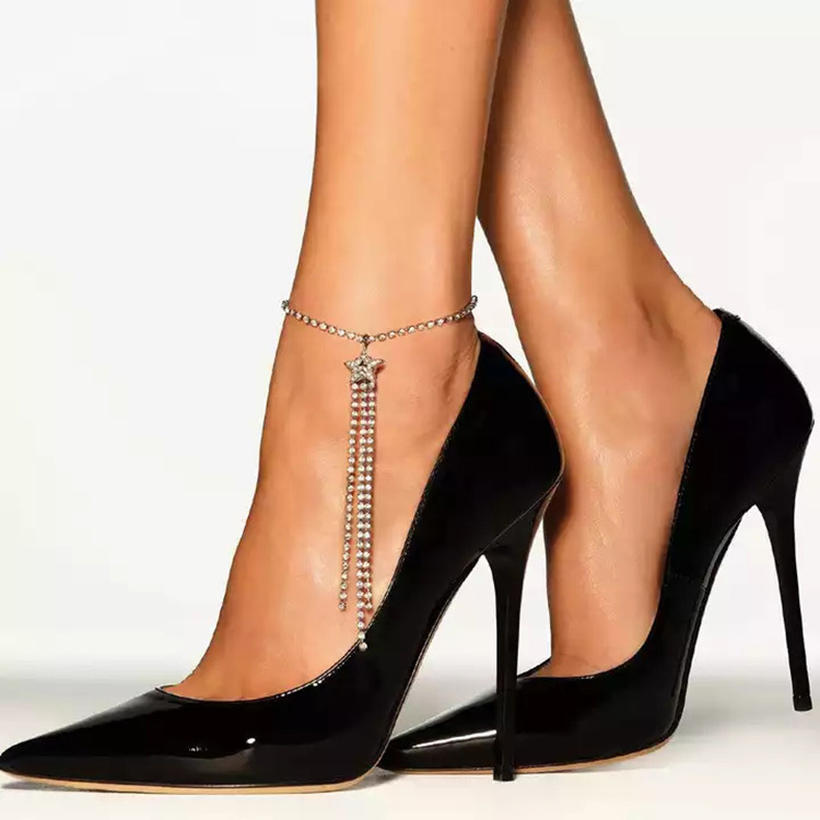 Fashionable summer beach ankle bracelet with tassels