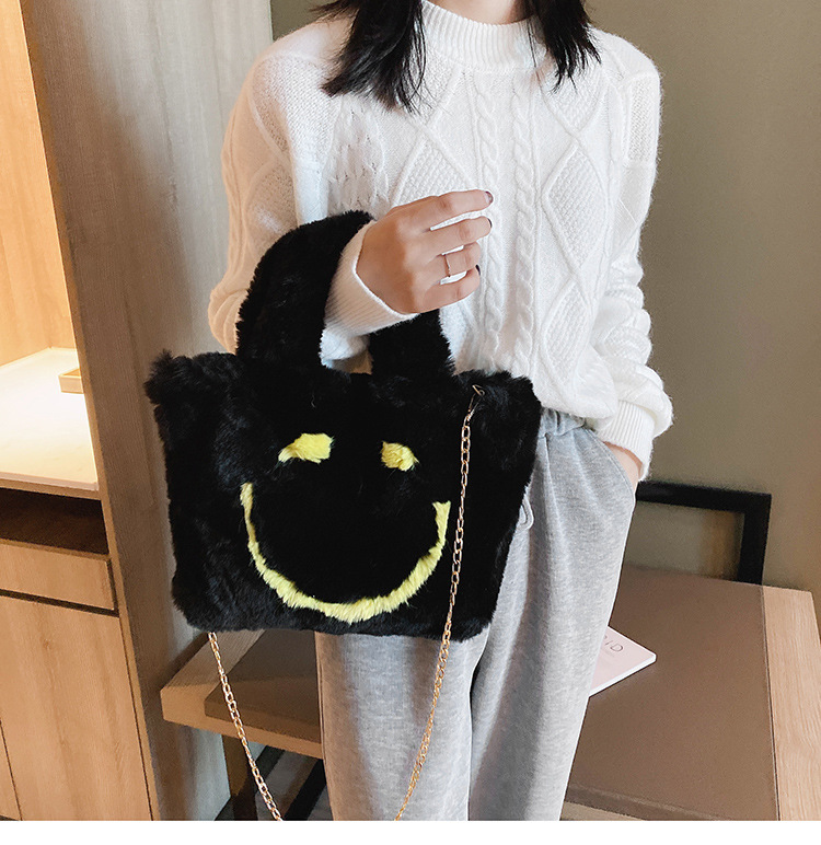 Plüsch Süßes Smiley-gesicht Große Kapazität Kette Frauen Tasche 2021 Neue Plüsch Mode Koreanische Version Ins Herbst Beutel Tasche display picture 11