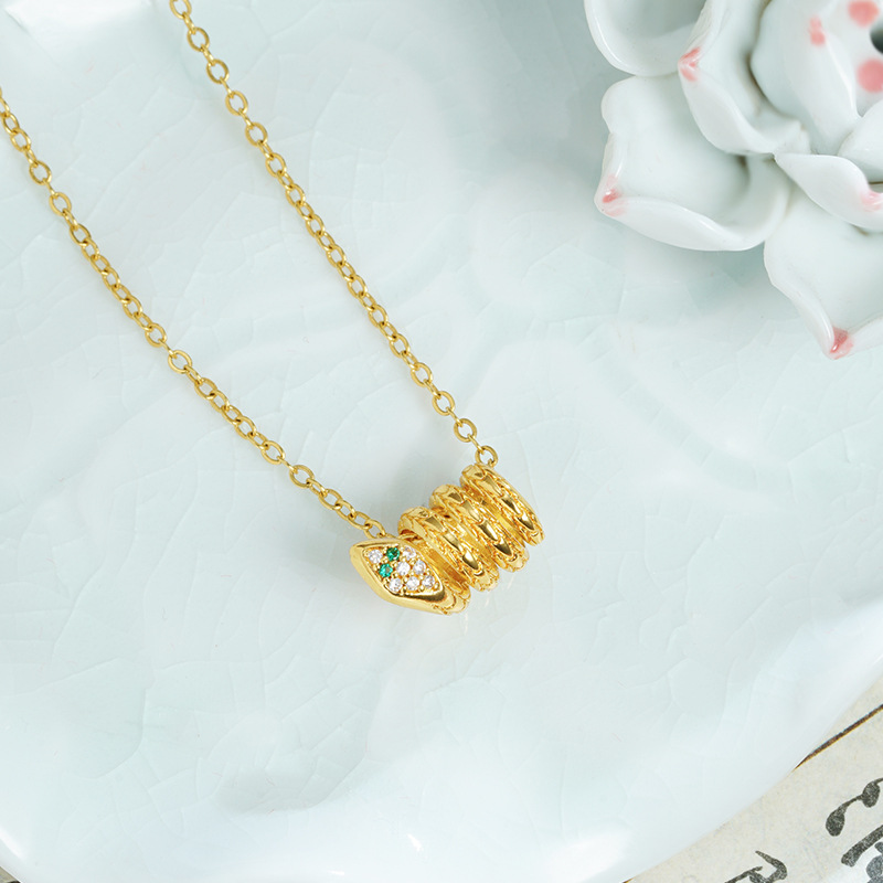 Nuevo colgante de oro de arena vietnamita de estilo chino, danza de la serpiente espiritual de marea nacional, colgante de diamantes simple, joyería chapada en oro de cobre de alta calidad femenina