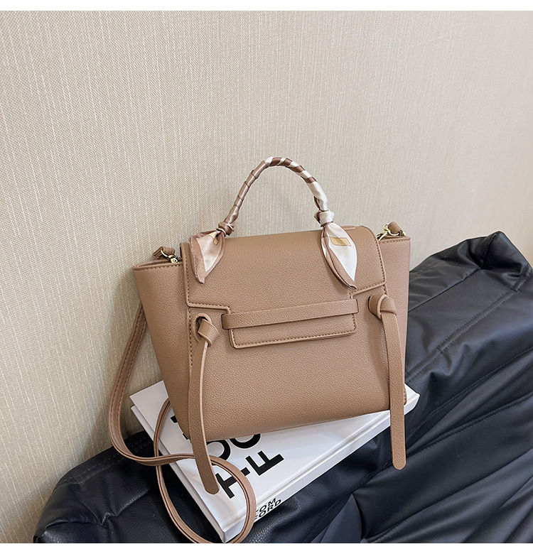 Bolso de moda y estilo occidental de moda bolso de mensajero de un solo hombro de diseño de nicho bolso cuadrado pequeño coreano de color sólido