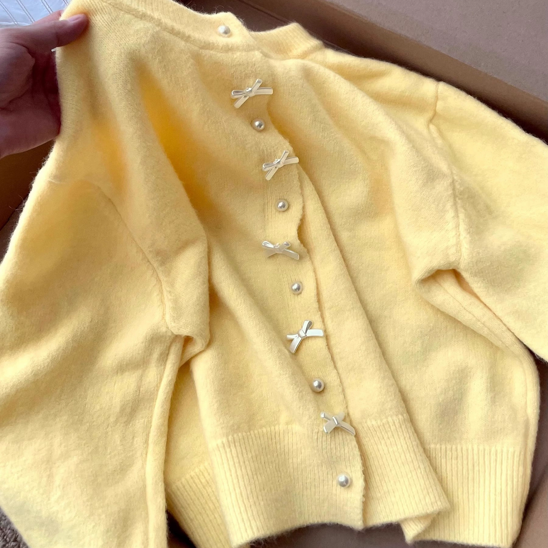 Кардиган куртка нежный желтый свитер женский 2025 весна и осень ленивый стиль шикарный трикотаж новый топ