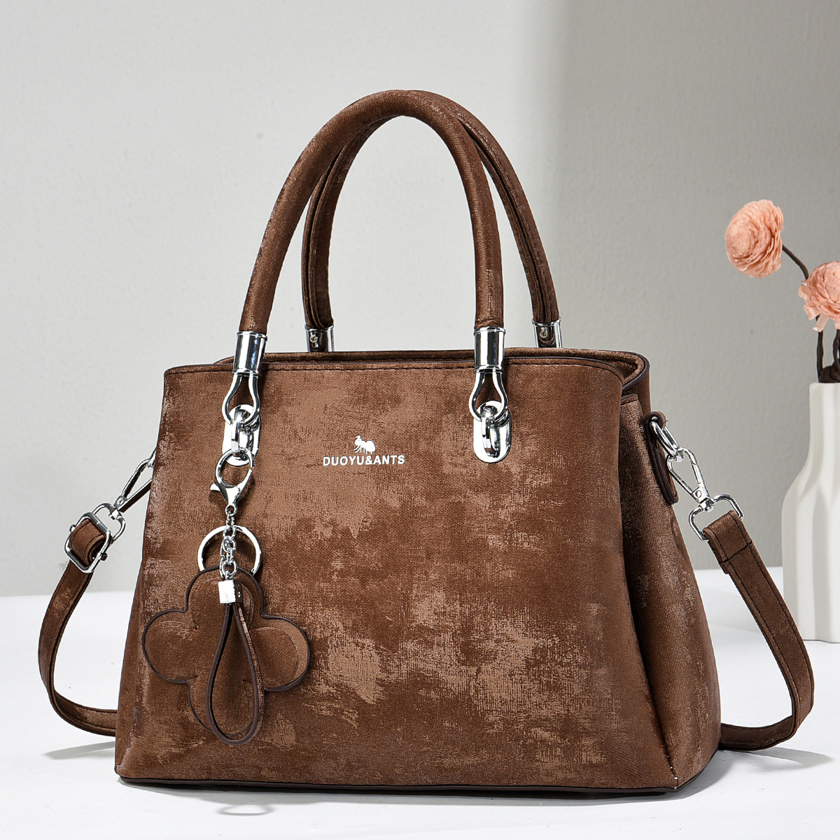 Bolso de mujer 2025 nuevo bolso de mensajero de un solo hombro para mujer bolso portátil de alta calidad práctico de gran capacidad para mujer