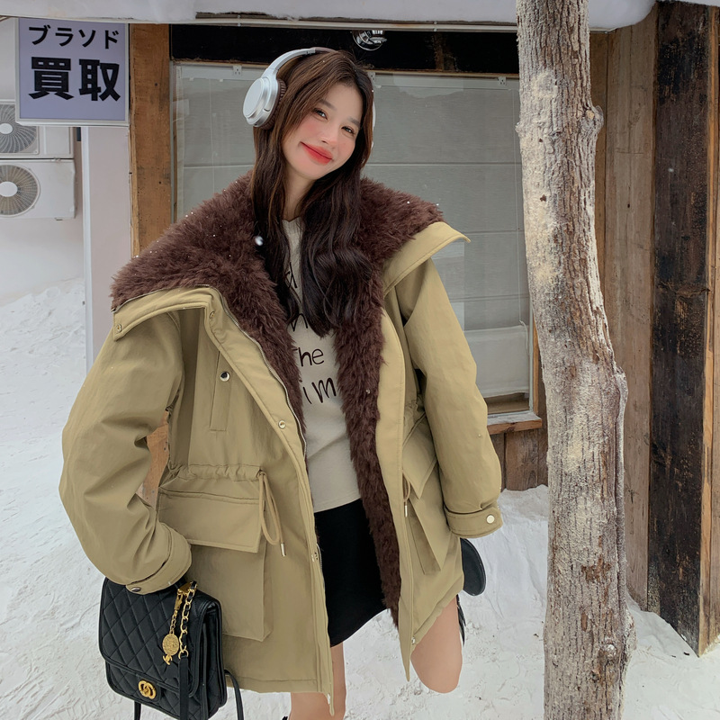 军绿色毛绒拼接工装派克羽绒服女2025冬季新款白鸭绒内胆保暖外套