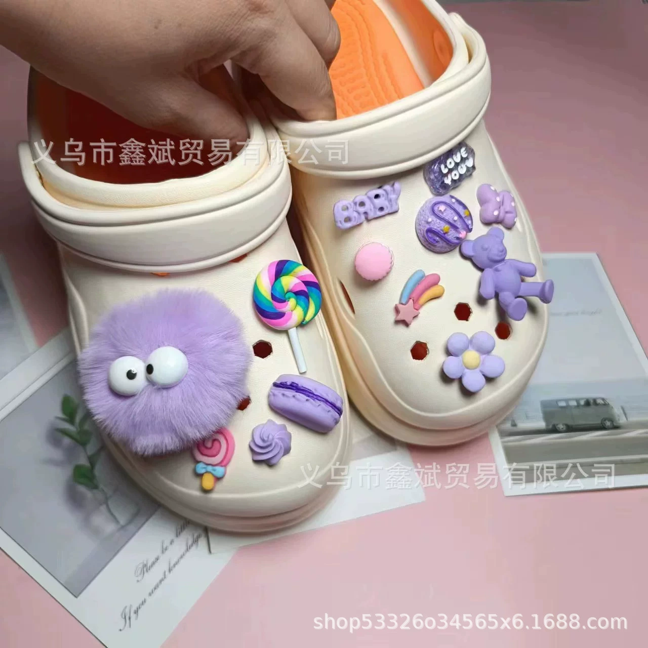 Трансграничные новые пещерные туфли diy ювелирные изделия модные съемные фиолетовые медведи пушистые шарики для обуви набор с пряжкой