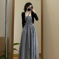 胸の格子を拭いてスカートの質感の高級感の春の夏服の女性の2025新型は腰の長いスカートのフランスの2つのセットを収めます。
