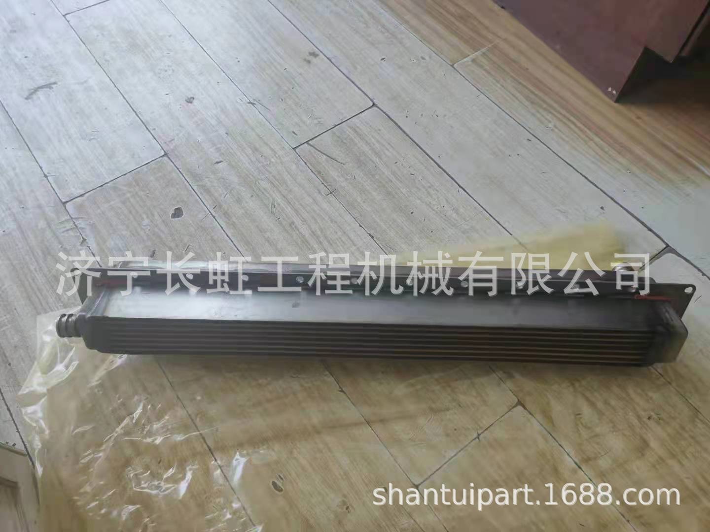 现货供应山推SD32推土机发动机配件：SD32中冷器芯子214836