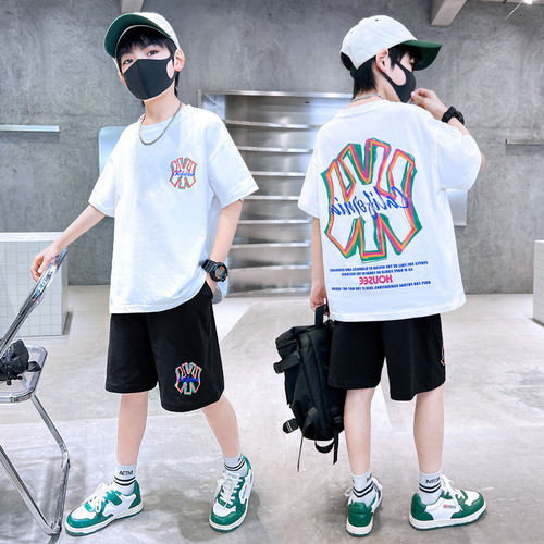 Children's Outfit Set for Boys: Middle Size, Trendy Summer Short-Sleeve T-Shirts, Sporty and Casual Two-Piece Set