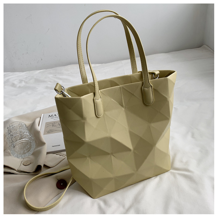 Niche design irregular largecapacity bag 2021 new trendy tote bag shoulder messenger bagpicture128
