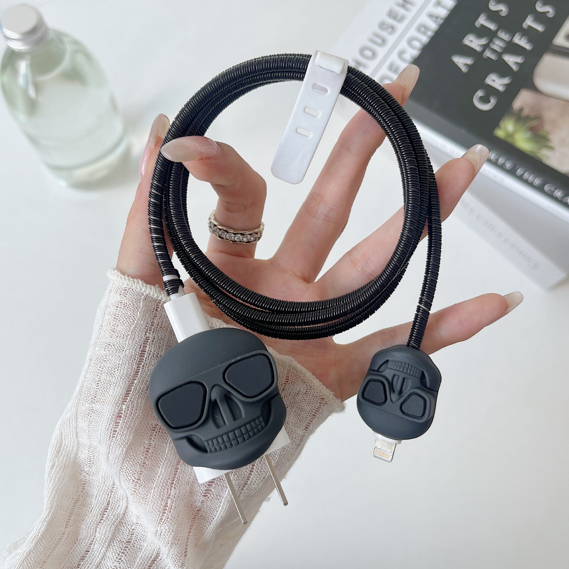 해골(4개 세트) 크고 작은 머리 + 1.4m 와이어 로프 + 실리콘 넥타이