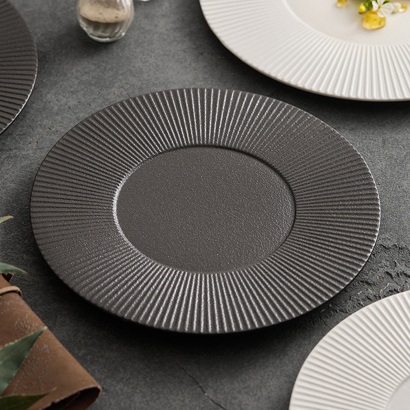 The Tableware Is Particularly Beautiful, High-End, Exquisite, and Simple in Style, with a Modern Western-Style Design. the Black Round Ceramic Dinner Plate Is a Stylish Plate The Tableware Is Particularly Beautiful, High-End, Exquisite, and Simple in Style, with a Modern Western-Style Design. the Black Round Ceramic Dinner Plate Is a Stylish Plate