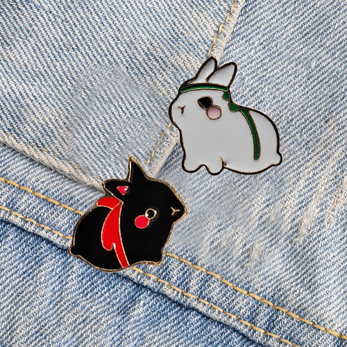 Cute Japanese-style brooch pin accessory, personalized badge pin, clothing accessory, cartoon neckline pin