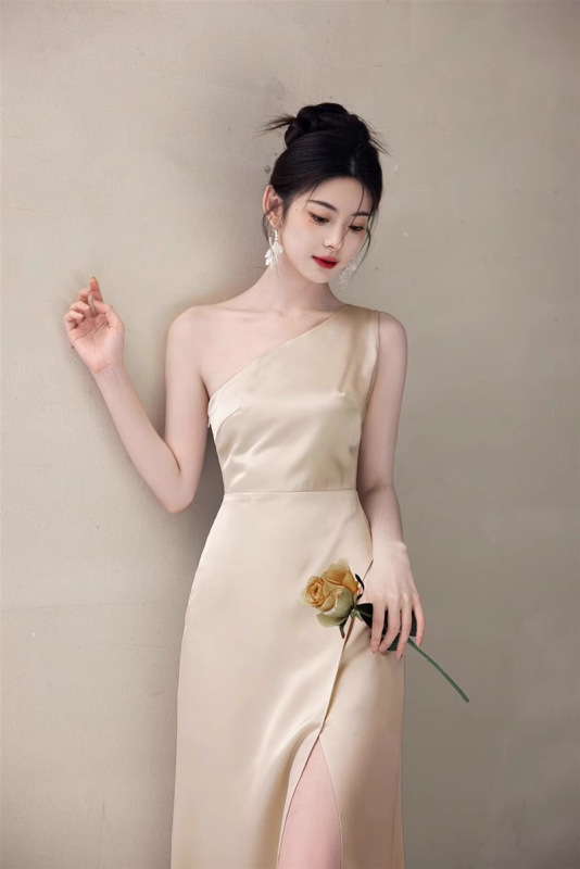 温柔香槟色伴娘服高级感缎面姐妹裙主持合唱活动表演宴会礼服长裙|undefined