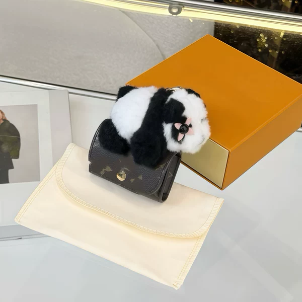 Popular Lujia rabbit plush earphone case pendant, mini cute leather accessory, high-end fashion keychain