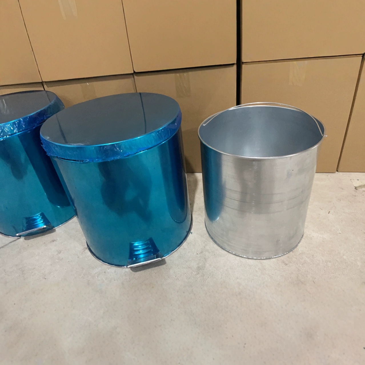 Foot fire-proof trash can fire-retardant trash can stainless steel inner barrel iron barrel