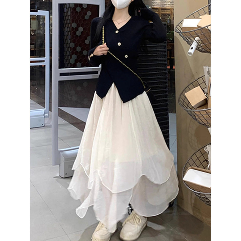 秋冬季针织交叉V领长袖黑色打底衫女设计感小众上衣搭配半身长裙|undefined