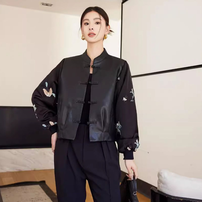 新しい中国式の本物の皮の服のコートの女性の春秋国の潮の短い金の中国風のデザインの気質の復古はやせている皮の服の809を現します。|undefined