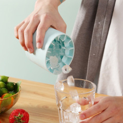 氷の格氷の金型をつまんで冷凍器を作ります。