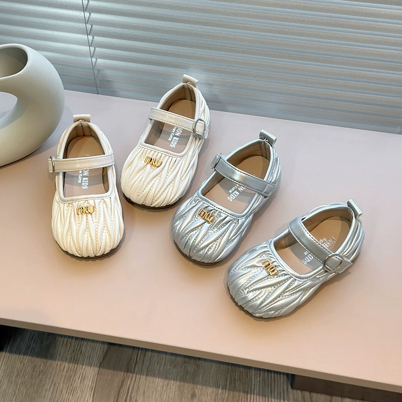 Детские кожаные туфли для девочек, весна 2025, мягкие, с морщинистой подошвой, туфли-балетки, туфли принцессы, обувь для малышей, для детей младшего и среднего возраста.